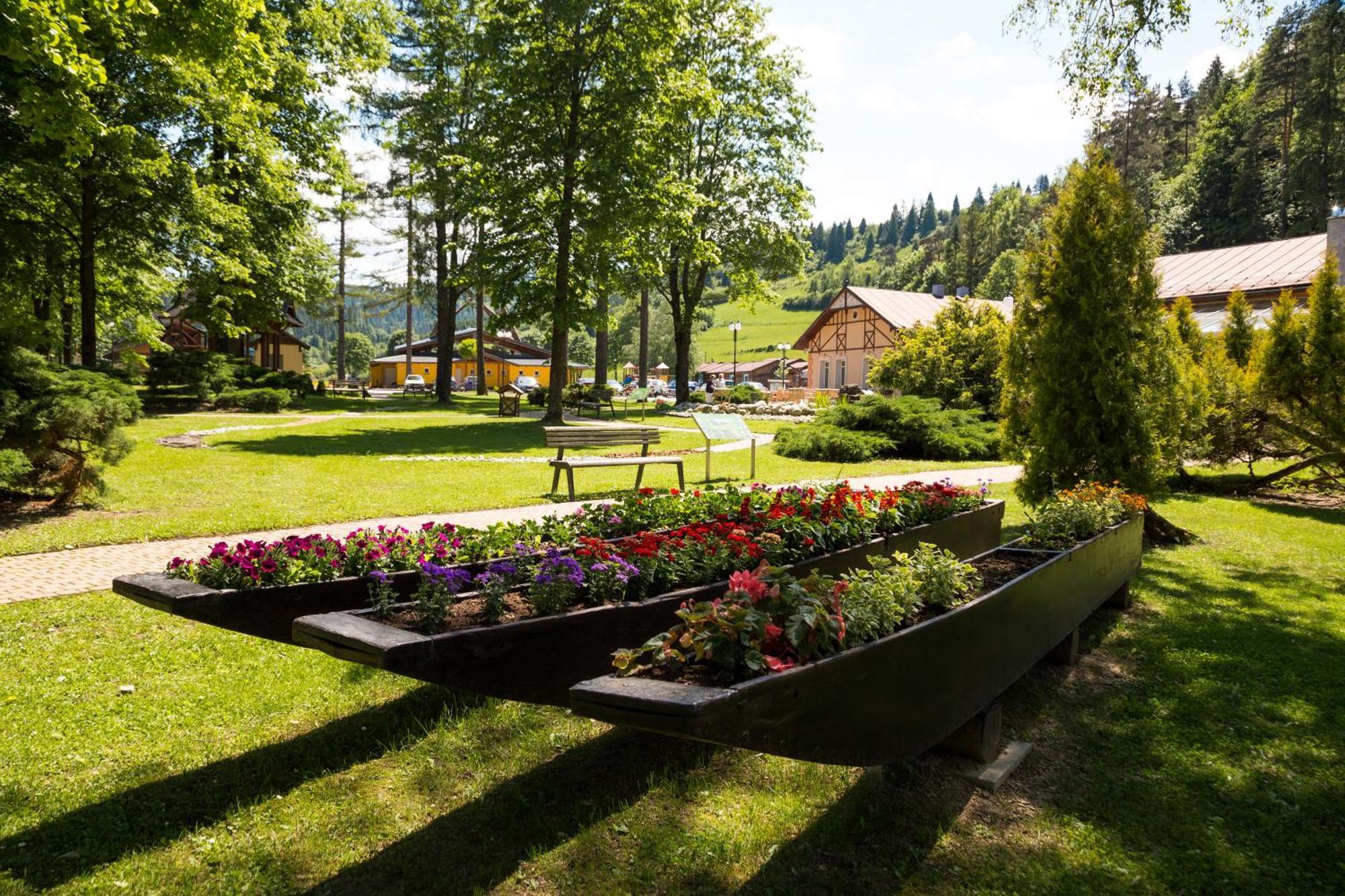 Kupelne Domceky - Kupele Cerveny Klastor Smerdzonka Exteriör bild