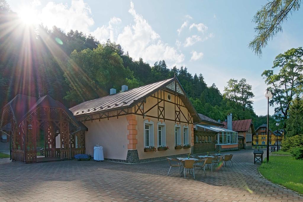 Kupelne Domceky - Kupele Cerveny Klastor Smerdzonka Exteriör bild